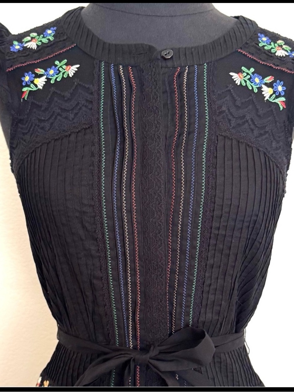Saloni Bea Pintuck Embroidered Dress Size 0 - Picture 6 of 9